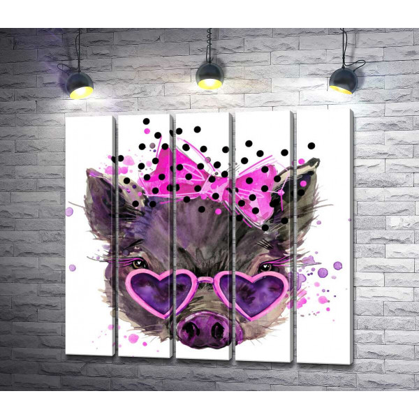 Гламурная свинка в очках-сердечках с розовым бантиком на макушке