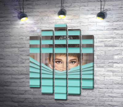 Одрі Гепберн (Audrey Hepburn) в ролі героїні фільму "Сніданок у "Тіффані"" (Breakfast at Tiffany's) 