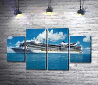 Модульная картина "Круизное судно "Quantum of the Seas" плывет спокойными водами океана"
