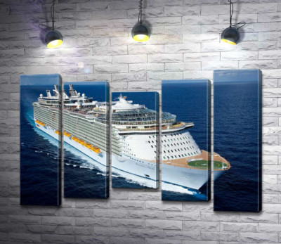 Модульна картина ""Allure of Seas" - круїзне судно на повній швидкості розрізає синю водну гладь"
