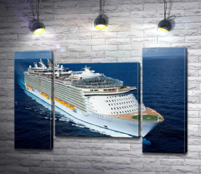 Модульна картина ""Allure of Seas" - круїзне судно на повній швидкості розрізає синю водну гладь"