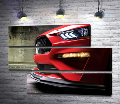 Модульна картина "Червоний бампер автомобіля Ford Mustang Shelby GT500 з плавними вигинами фар"