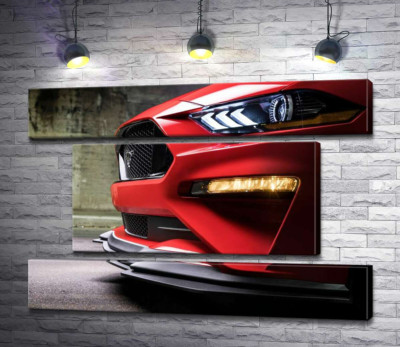 Модульная картина "Красный бампер автомобиля Ford Mustang Shelby GT500 с плавными изгибами фар"