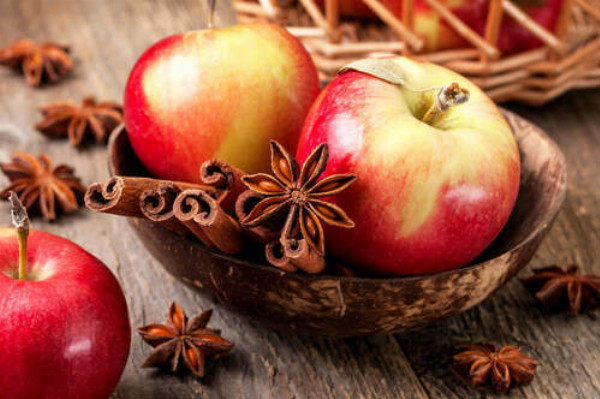 Запахи осени: краснобокие яблоки с корицей и бадьяном