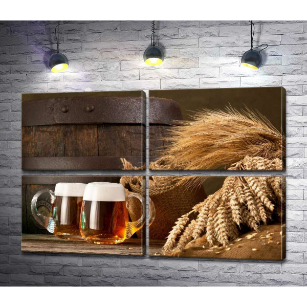 Бокалы пива в окружении снопов пшеницы и ячменя