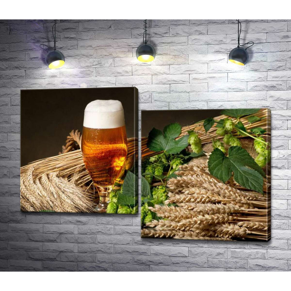 Келих бурштинового пива серед снопів пшениці, ячменю та зелених голівок хмелю