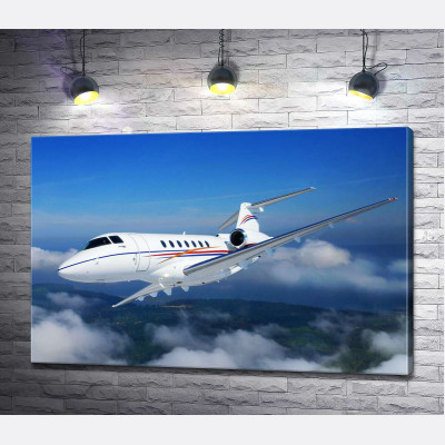Американский корпоративный самолет Hawker 400 поднялся в небо