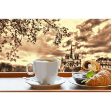 Сніданок в Парижі: кава та круасани з шоколадом