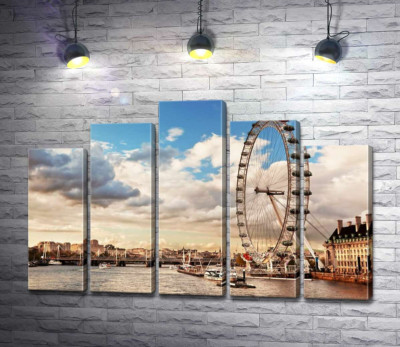 Колесо огляду "Лондонське око" (London eye) нависло над водами Темзи