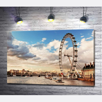 Колесо обозрения "Лондонский глаз" (London eye) нависло над водами Темзы
