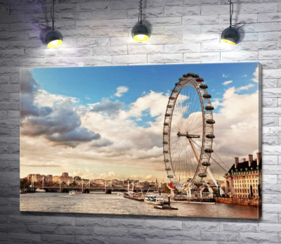 Колесо обозрения "Лондонский глаз" (London eye) нависло над водами Темзы