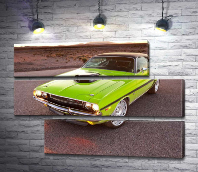 Модульна картина "Яскравий автомобіль Dodge Challenger на дорозі серед пустелі"