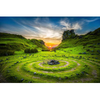 Загадочные круги на изумрудной траве в долине Фей (The Fairy Glen)