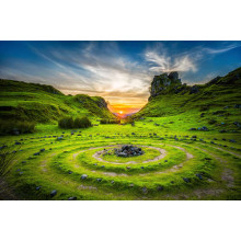 Загадочные круги на изумрудной траве в долине Фей (The Fairy Glen)