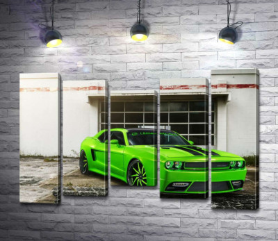 Лаймовий відтінок автомобіля Dodge Challenger STR8