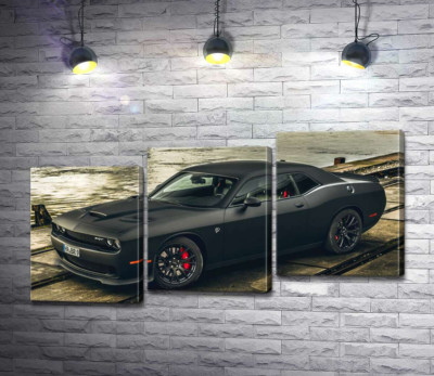 Модульна картина "Чорна матова модель автомобіля Dodge Challenger Hellcat"