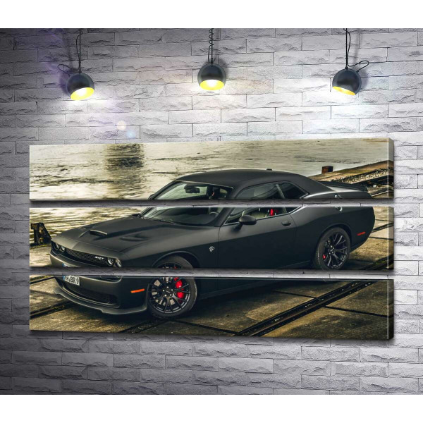 Черная матовая модель автомобиля Dodge Challenger Hellcat