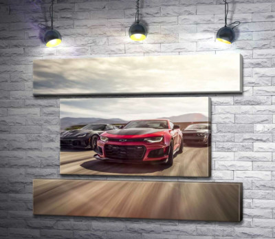 Chevrolet Camaro ZL1 едет во главе спортивных автомобилей
