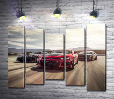 Модульная картина "Chevrolet Camaro ZL1 едет во главе спортивных автомобилей"