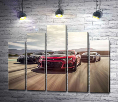 Модульна картина "Chevrolet Camaro ZL1 їде на чолі спортивних автомобілів"