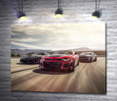 Chevrolet Camaro ZL1 едет во главе спортивных автомобилей