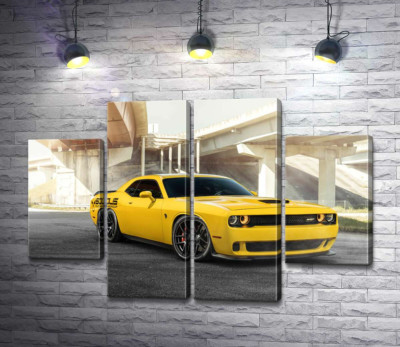 Модульна картина "Жовтий автомобіль Dodge Challenger Hellcat зупинився під мостом"