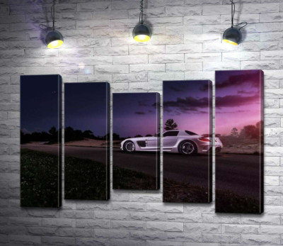 Модульна картина "Біла модель автомобіля Mercedes-Benz SLS AMG у фіолетових сутінках"