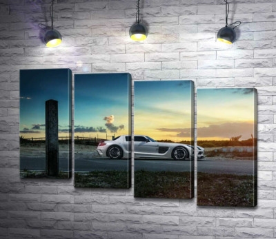 Mercedes-Benz SLS AMG на полевой дороге