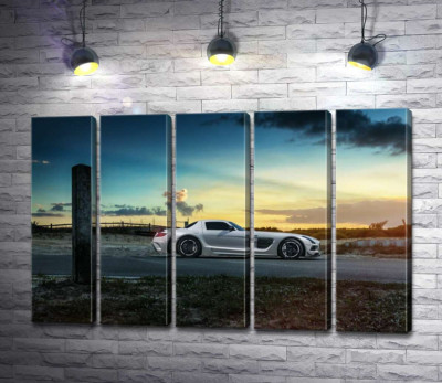 Модульна картина "Mercedes-Benz SLS AMG на польовій дорозі "