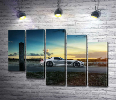 Mercedes-Benz SLS AMG на полевой дороге
