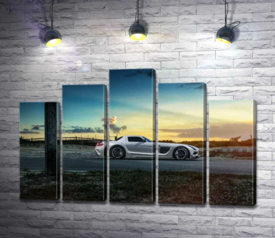 Mercedes-Benz SLS AMG на полевой дороге