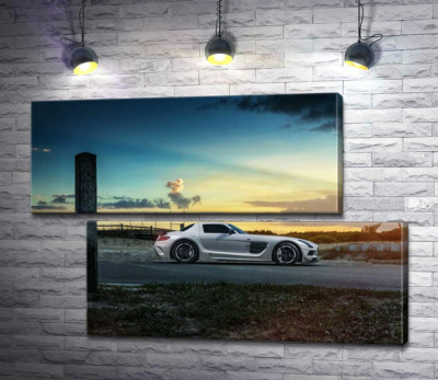 Mercedes-Benz SLS AMG на польовій дорозі 