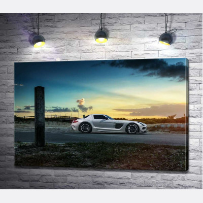Mercedes-Benz SLS AMG на польовій дорозі 