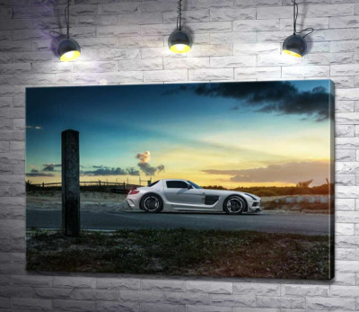 Mercedes-Benz SLS AMG на польовій дорозі 