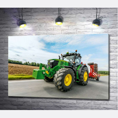 Американський зелений трактор компанії "John Deere"