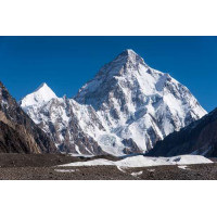 Снежный пик горы Чогори в Гималаях