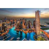 Вид на вечерние дома залива Дубай Марина