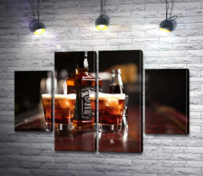 Модульна картина "Насичений колір віскі "Jack Daniel's" в склянках"
