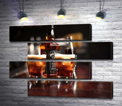 Модульна картина "Насичений колір віскі "Jack Daniel's" в склянках"