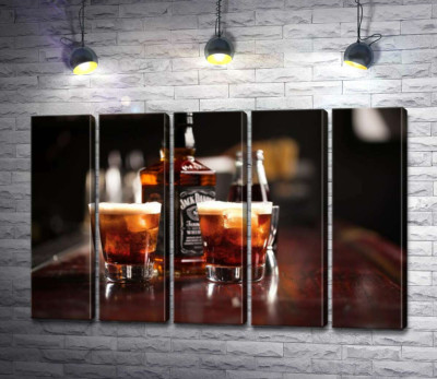 Модульна картина "Насичений колір віскі "Jack Daniel's" в склянках"