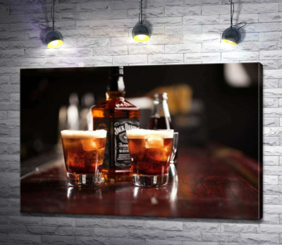 Насыщенный цвет виски "Jack Daniel's" в стаканах
