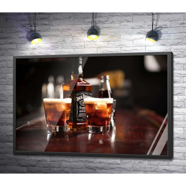 Насыщенный цвет виски "Jack Daniel's" в стаканах