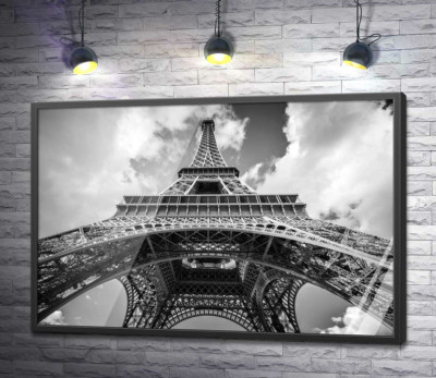 Постер "Погляд знизу на грандіозну споруду Ейфелевої вежі (Eiffel tower)"