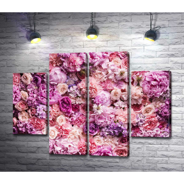 Розовый ковер из разнообразия цветов