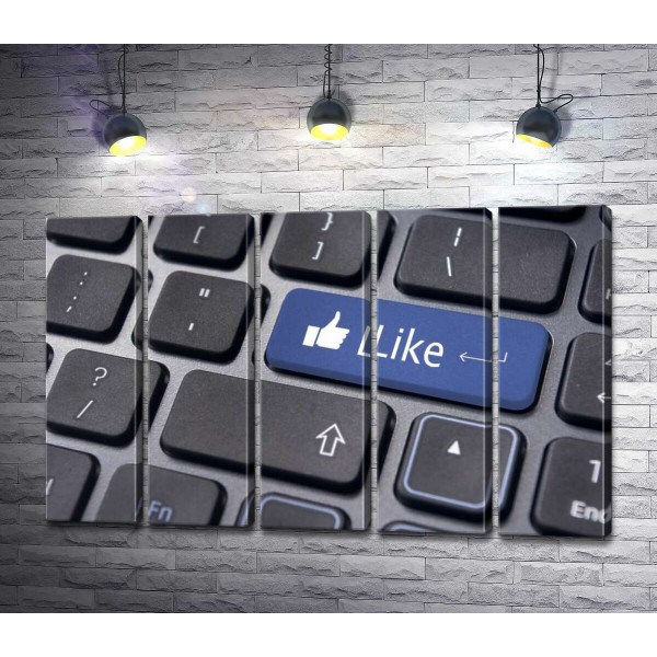 Синяя кнопка "Like" на компьютерной клавиатуре