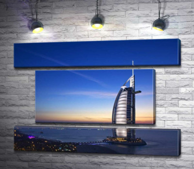 Готель "Джумейра" (Jumeirah) у світлі вечірніх променів