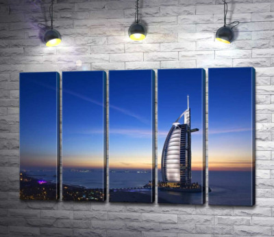 Модульна картина "Готель "Джумейра" (Jumeirah) у світлі вечірніх променів"