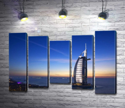 Модульна картина "Готель "Джумейра" (Jumeirah) у світлі вечірніх променів"