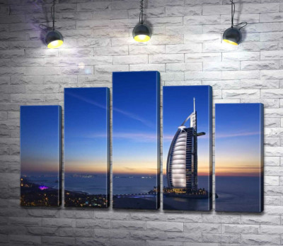 Модульна картина "Готель "Джумейра" (Jumeirah) у світлі вечірніх променів"
