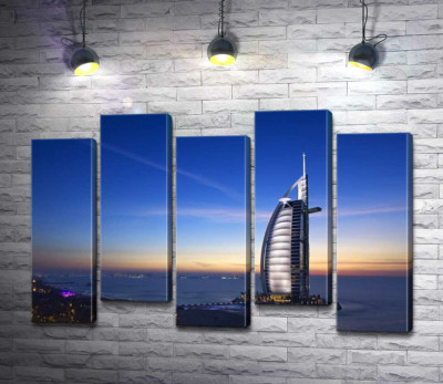 Модульна картина "Готель "Джумейра" (Jumeirah) у світлі вечірніх променів"